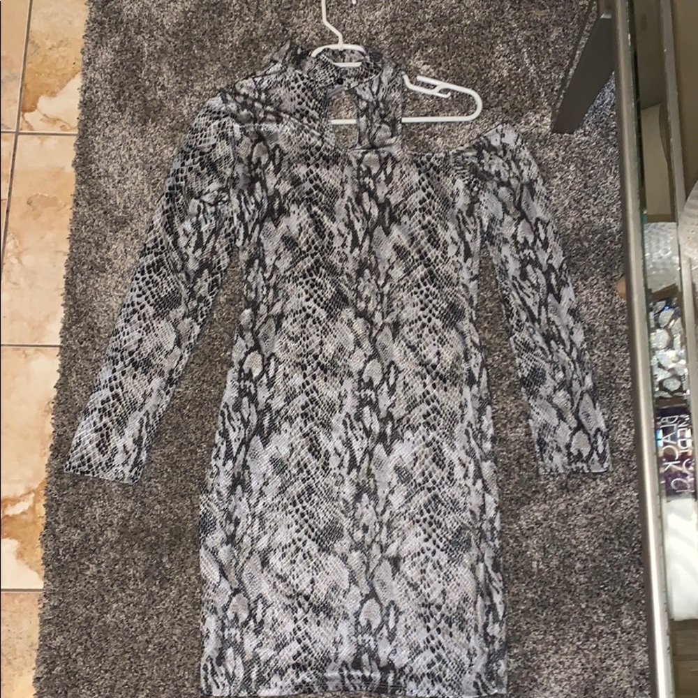 Snake dress - Picture 3 of 3